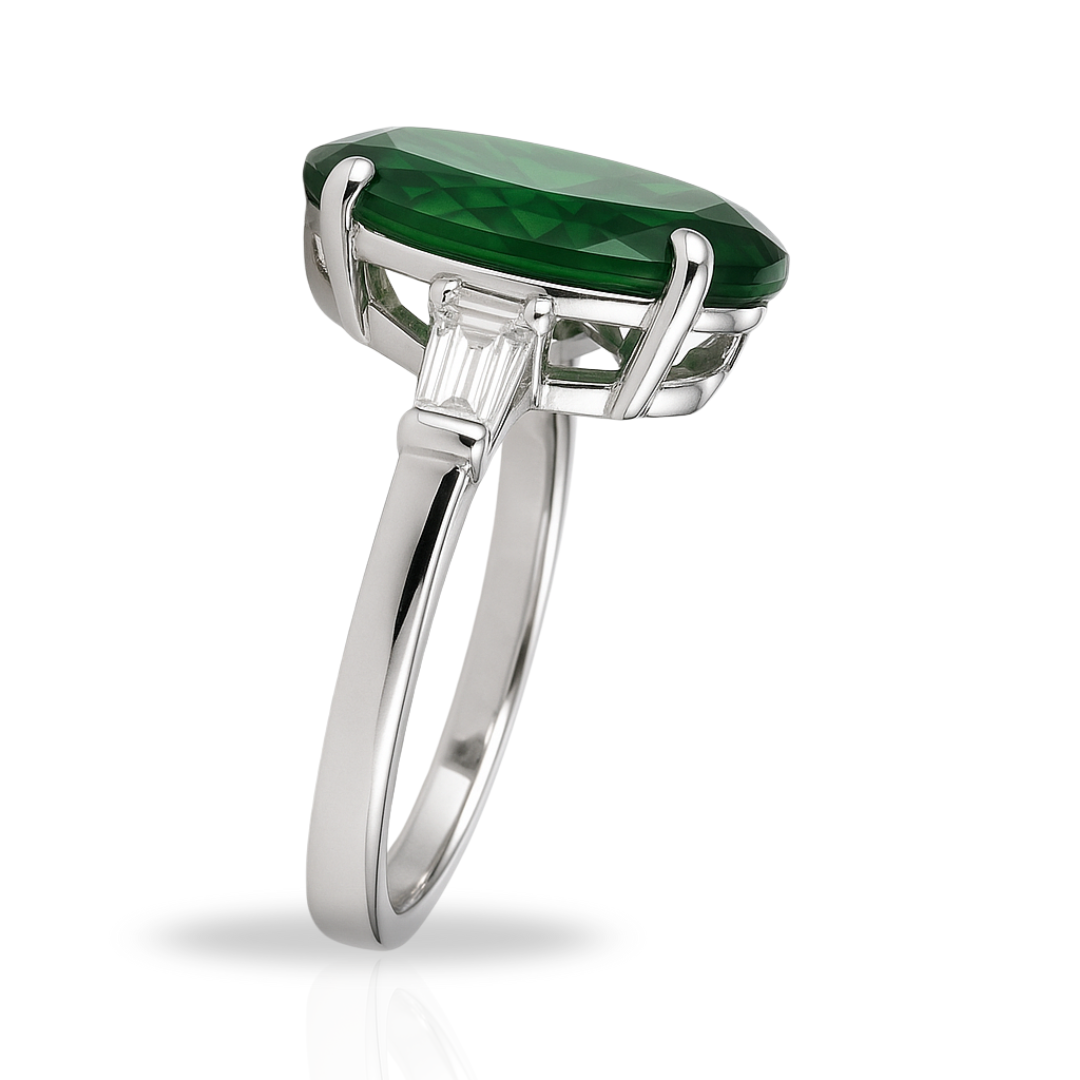 Inel cu oval verde si baghete